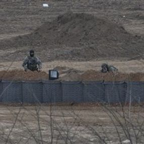 Yunanistan, sınırda siper kazıyor