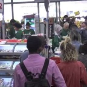 KKTC'de korona tespit edilince halk marketlere akın etti
