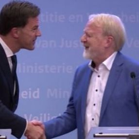 Hollanda Başbakanı, 'tokalaşmayın' deyip el sıkıştı