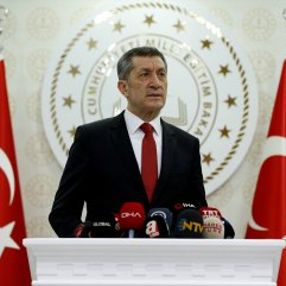 Bakan Selçuk: Ders ortamı evlere taşınacak