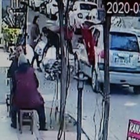 Manisa'da motosikletli gençlerin kazası