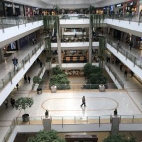 Koronavirüs nedeniyle AVM'ler boş kaldı