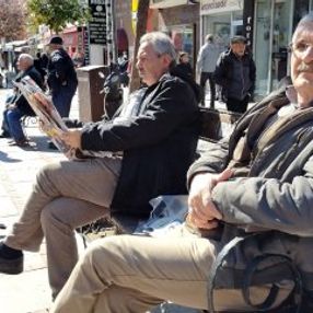 Oturma alanlarına akın eden yaşlılardan ilginç açıklamalar