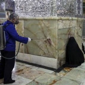İran'da şifa için yalanan türbeler kapatıldı