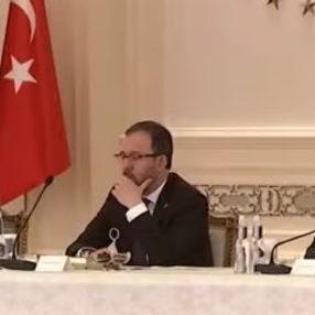 Korona toplantısında mesafeler korundu