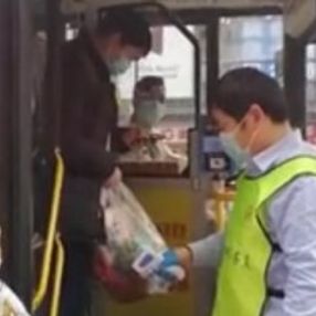 Çin'de toplu ulaşım kontrollü olarak başladı