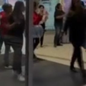 AVM çalışanları, evlerine gitmeyen müşterilere sitem etti