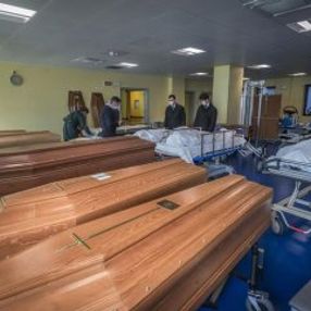 İtalya'da cenaze işlemlerine yetişilemiyor