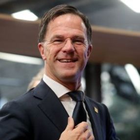 Rutte: Hepimiz 10 yıl boyunca kaka yapabiliriz