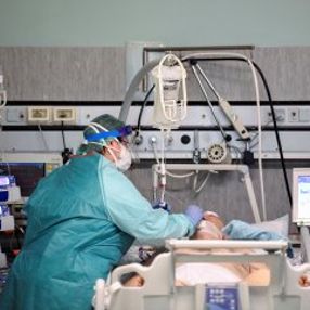 İtalyan doktor hastanelerdeki kritik durumu anlattı