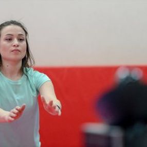 'Evde kal' çağrısına uyanlara internetten spor programı