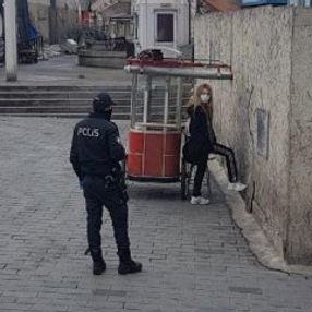 Taksim'de karantinadan kaçan kadın yakalandı