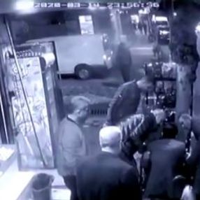 Yediği simit nedeniyle nefes alamayan adamı esnaf kurtardı