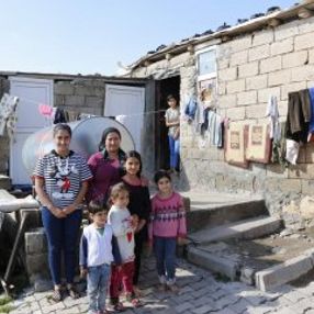 Siirt'te 9 nüfuslu aile yaşam mücadelesi veriyor