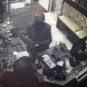 Antalya'da yaşlı adam sahte dişle kuyumcuyu dolandırdı