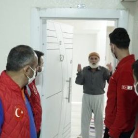 Sokağa çıkamayan Mehmet Amca'nın büryan siparişi