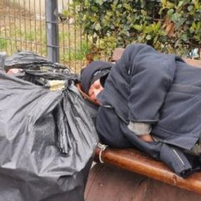 İstanbul sokaklarında evsizlerin koronavirüs tedirginliği