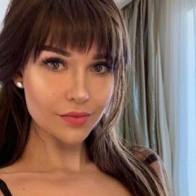 Rus model karantina için arkadaş arıyor