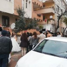 Avcılar'da bir grup vatandaş sokakta toplanıp dans etti