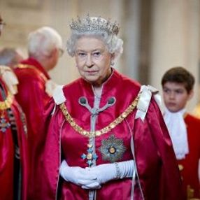 Kraliçe Elizabeth'in doğum gününe koronavirüs engeli