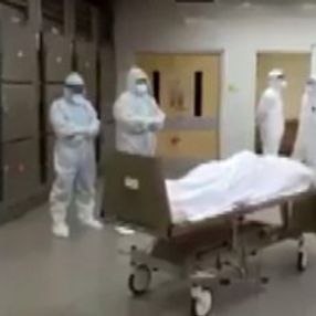 İngiltere'de iki Müslüman doktor için cenaze namazı