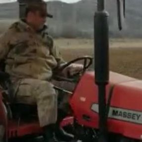 Mehmetçik yaşlı adamın tarlasını sürdü