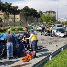 Hatay'da freni patlayan tır 10 araca çarptı