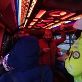 Esenyurt'ta minibüsçüler sosyal mesafe kuralına uymadı