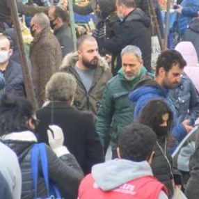 Avcılar'daki semt pazarında yoğunluk
