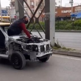 İzmir'de taksici ön camdan çıkıp eliyle gaz verdi