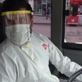 Sağlıkçı gibi giyinerek direksiyon başına geçti
