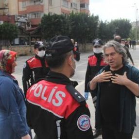 Adana'da şahıs maske takmamak için polise direndi