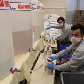 Bu okul günde 40 ton dezenfektan çıkarıyor
