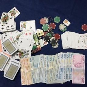 Antalya'da evde kumar oynayanlara baskın