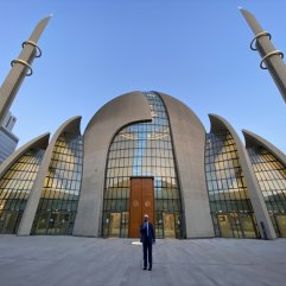 Köln'de ilk defa hoparlörden ezan okundu