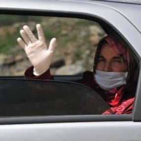Koronavirüsü yenen kadın: İçim yanıyor, dışım donuyordu