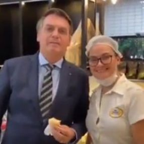 Koronaya rağmen pastaneye giden Bolsonaro'ya protesto