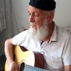 Bursa'da yaşayan Mehmet Amca'dan 'Evde Kal' şarkısı