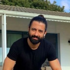 Koray Avcı sakallarını kesti