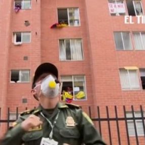 Kolombiya polisinden karantinadaki halka zumba dersi
