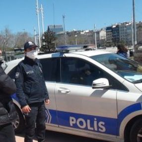 Taksim'de bir çift yakın temastan ceza yedi