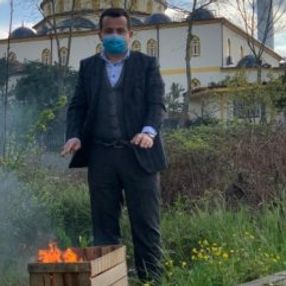 Kocaeli'de borçları ödeyip, veresiye defterini yaktı