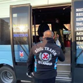 Maltepe'de fazla yolcu alan iki minibüse 3 bin lira ceza