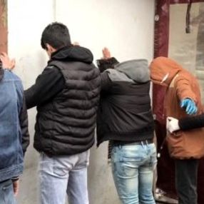 Sosyal mesafe uygulamasında torbacılara suçüstü