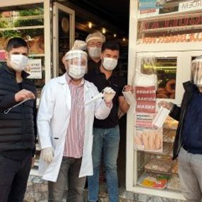Aydın'da bir ekmek fırınından 'askıda maske' uygulaması
