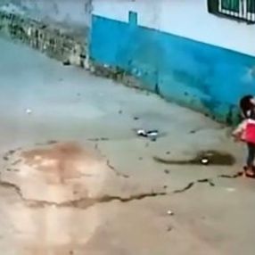Şanlıurfa'da iki kız çocuğunun tehlikeli oyunu