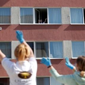 İngiltere'de çoğu bakımevi çalışanı tehlikede