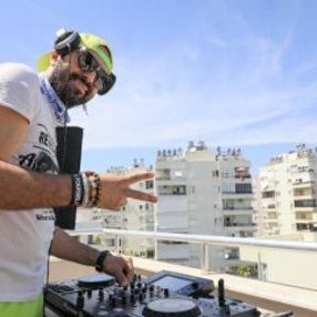 Antalyalı DJ'den sokağa çıkamayanlara müzik şov
