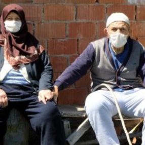 Bolu'da yaşlı çift koronavirüsü yendi