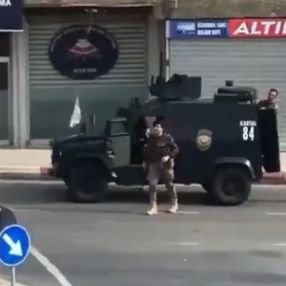 Özel Harekat polislerine çikolata sürprizi